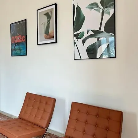 Fancy Bright With And Mountain View On An Ancient Staircase 5 Mins To The Station With 2 Balconies With Amazing View 아파트 *
