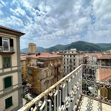 Fancy Bright With And Mountain View On An Ancient Staircase 5 Mins To The Station With 2 Balconies With Amazing View * 라스페치아