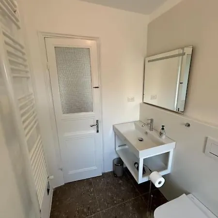 Lejlighed Fancy Bright With And Mountain View On An Ancient Staircase 5 Mins To The Station With 2 Balcony With Amazing View La Spezia