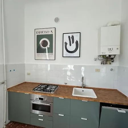Fancy Bright With And Mountain View On An Ancient Staircase 5 Mins To The Station With 2 Balcony With Amazing View דירה