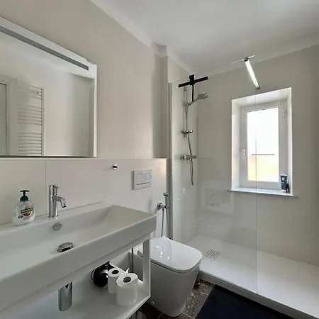 Fancy Bright With And Mountain View On An Ancient Staircase 5 Mins To The Station With 2 Balcony With Amazing View * 라스페치아