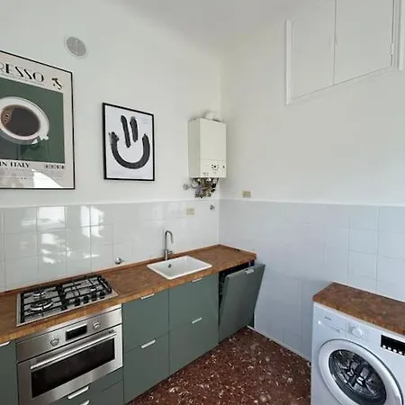 Fancy Bright With And Mountain View On An Ancient Staircase 5 Mins To The Station With 2 Balcony With Amazing View La Spezia