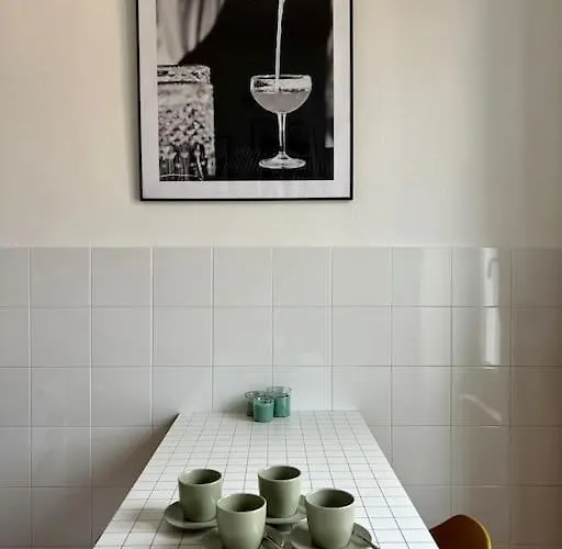Fancy Bright With And Mountain View On An Ancient Staircase 5 Mins To The Station With 2 Balcony With Amazing View Apartmán *