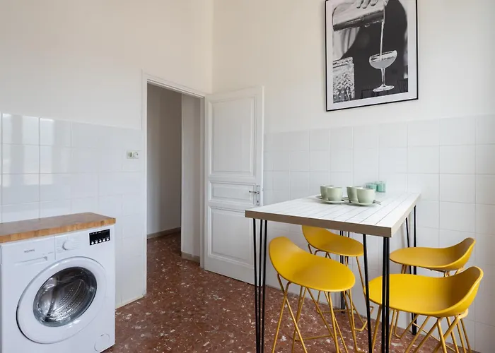 Fancy Bright With And Mountain View On An Ancient Staircase 5 Mins To The Station With 2 Balcony With Amazing View Apartament La Spezia