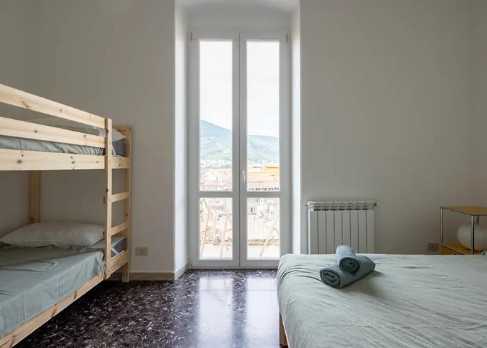 Fancy Bright With And Mountain View On An Ancient Staircase 5 Mins To The Station With 2 Balcony With Amazing View Apartmán La Spezia